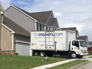 LITEMOVERS-THORNDALE | LiteMovers LiteMovers truck in Thorndale