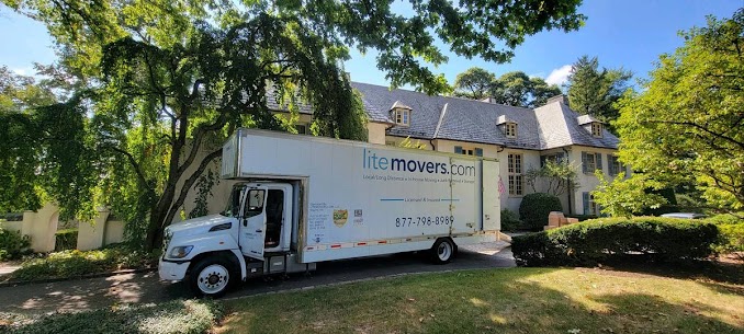 moving in the Philadelphia suburbs | LiteMovers litemovers moving truck parked in front of a home in suburban Philadelphia