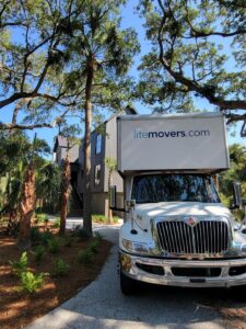 Tennessee Movers | LiteMovers moving truck in a driveway in south carolina
